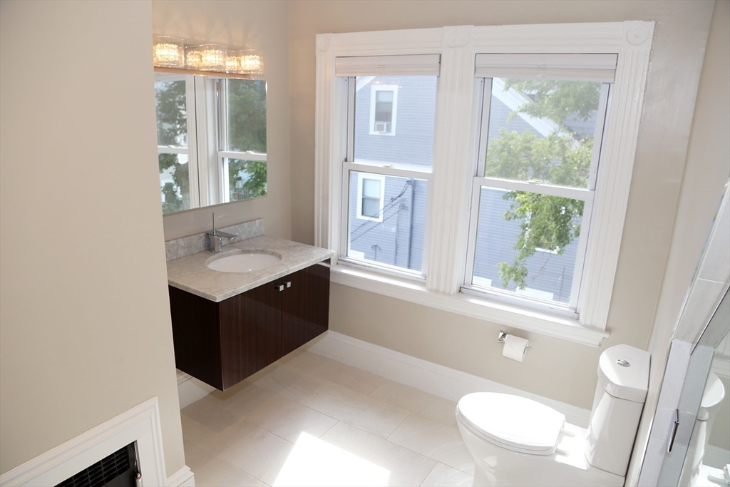 53 Bakersfield St # 2