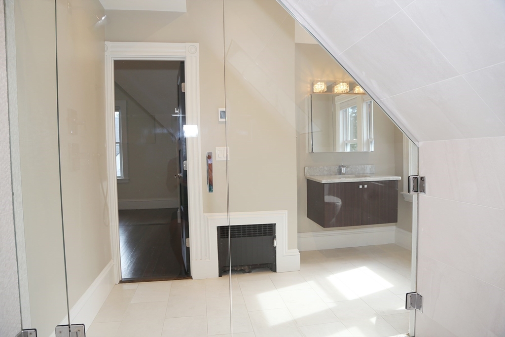 53 Bakersfield St # 2