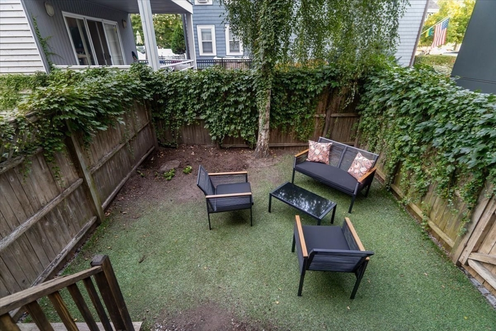 208 H St