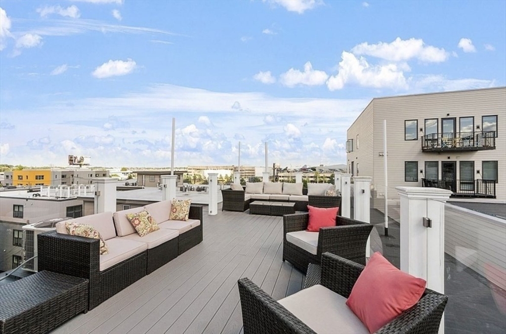 331 Chelsea St # 1