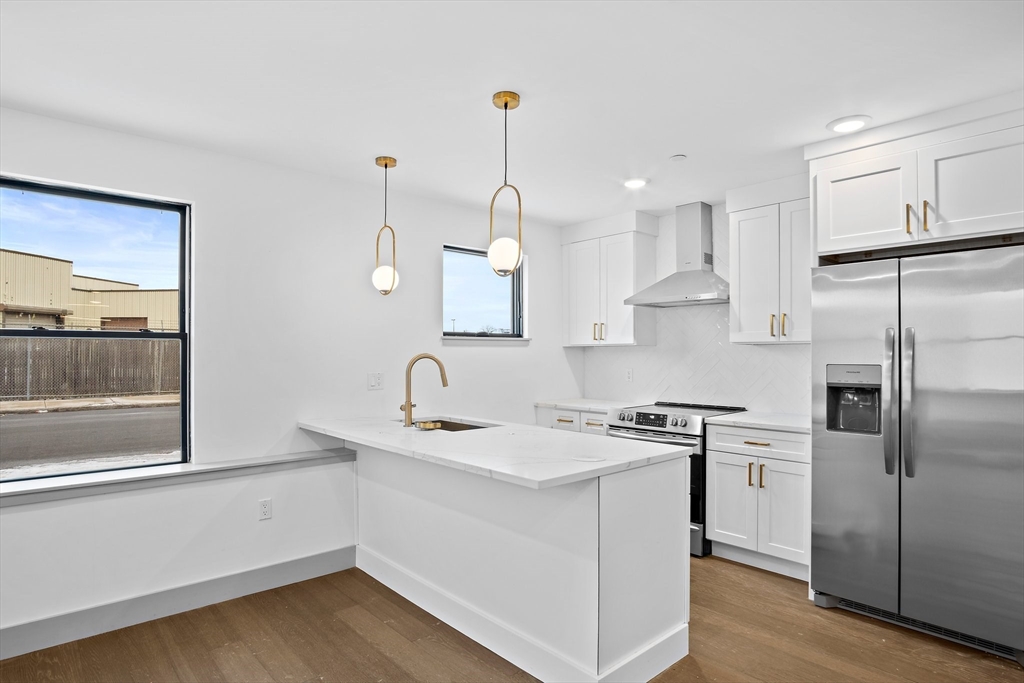 127 E Cottage St # 1