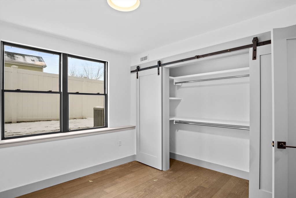 127 E Cottage St # 1