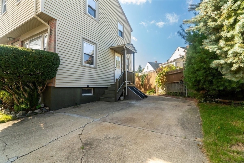 60 Averton St