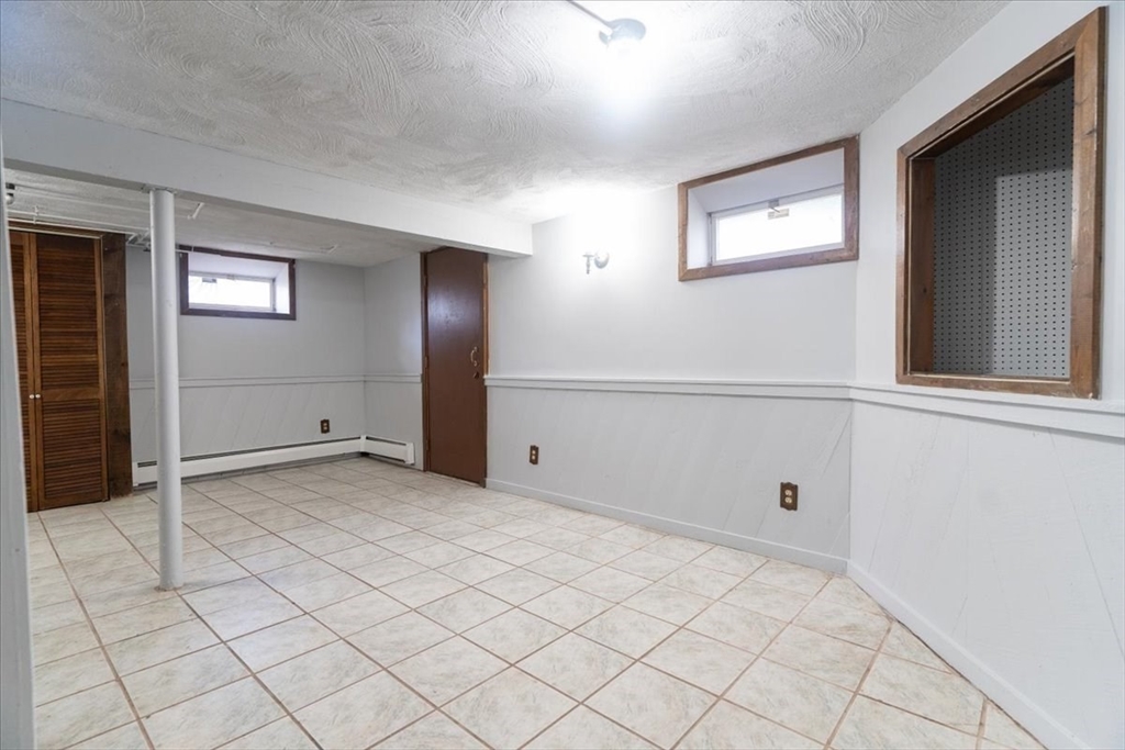 60 Averton St