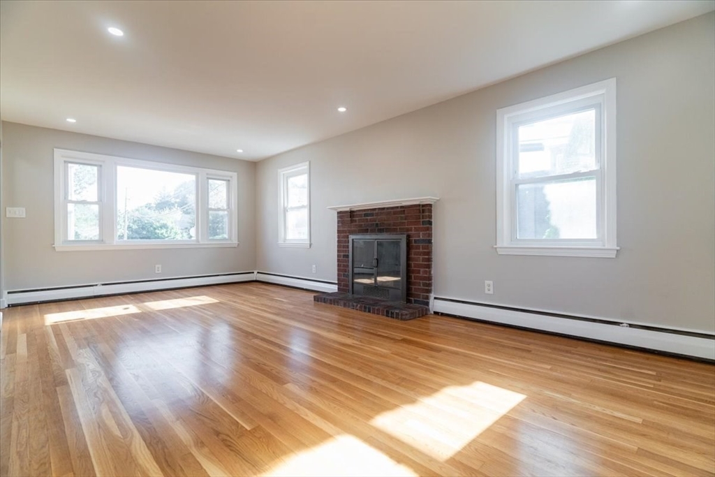 60 Averton St