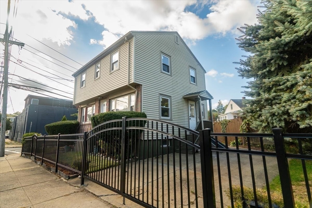 60 Averton St