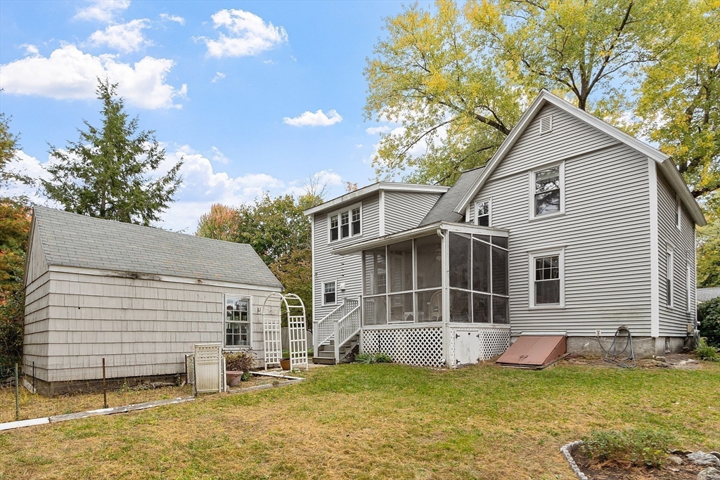 11 Lane Avenue