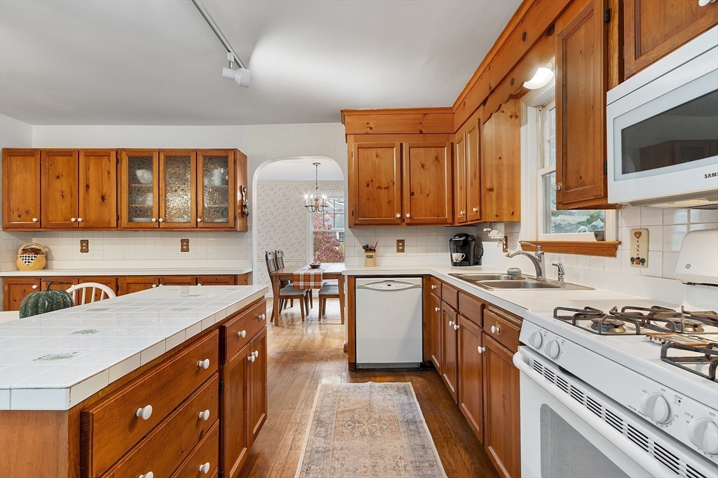 11 Lane Avenue