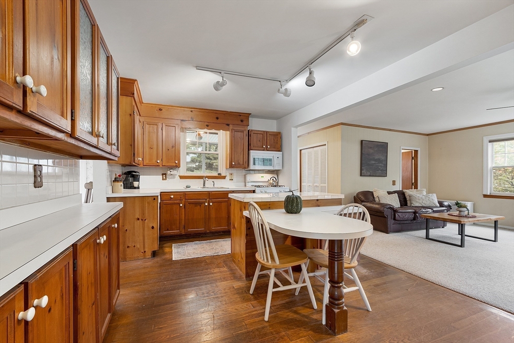 11 Lane Avenue