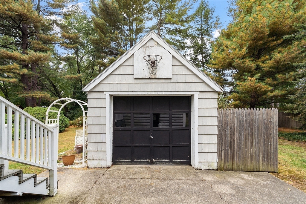 11 Lane Avenue