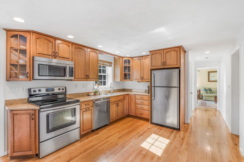 89 Robert Rd