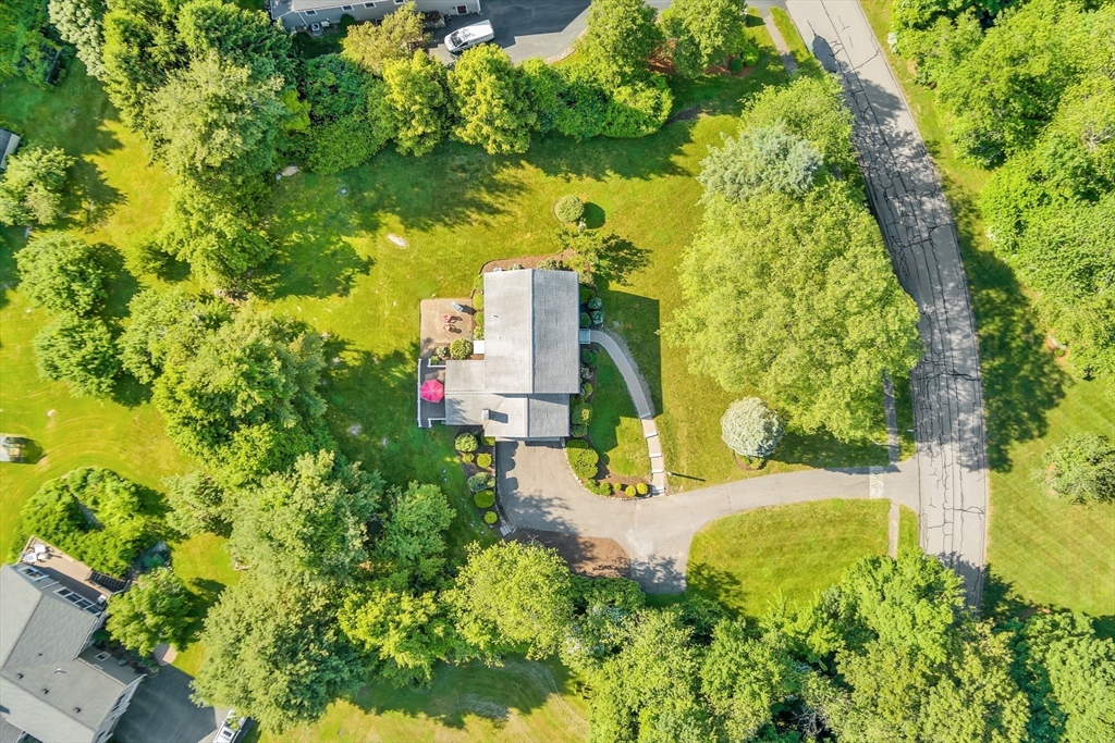 89 Robert Rd