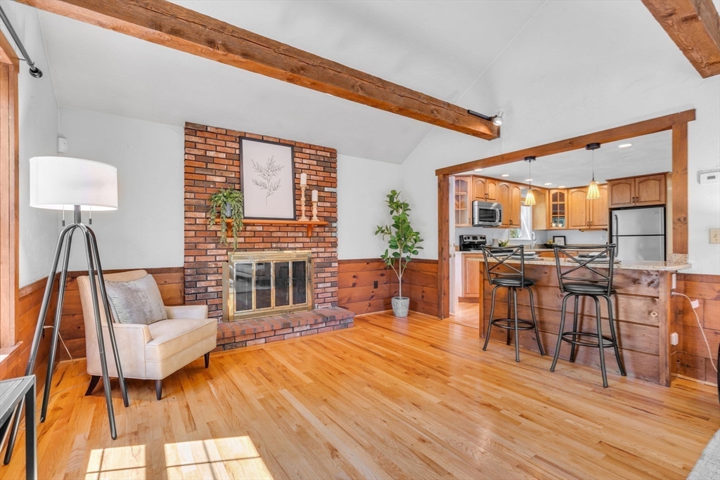 89 Robert Rd