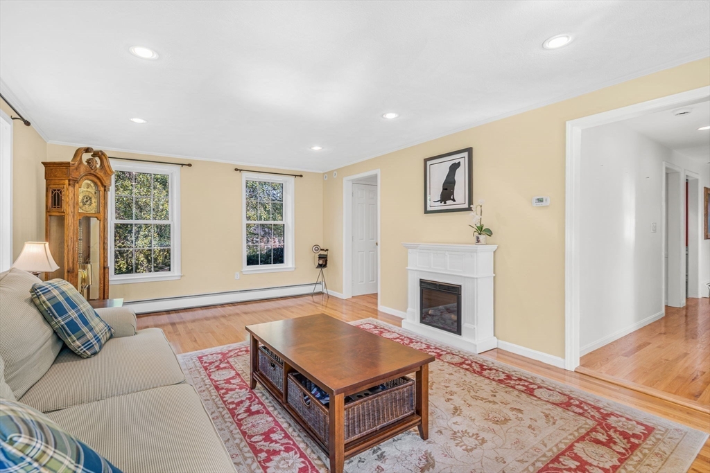 89 Robert Rd