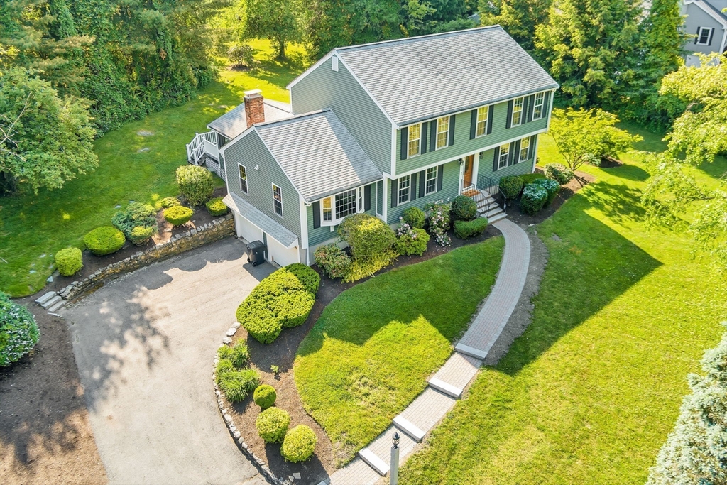89 Robert Rd
