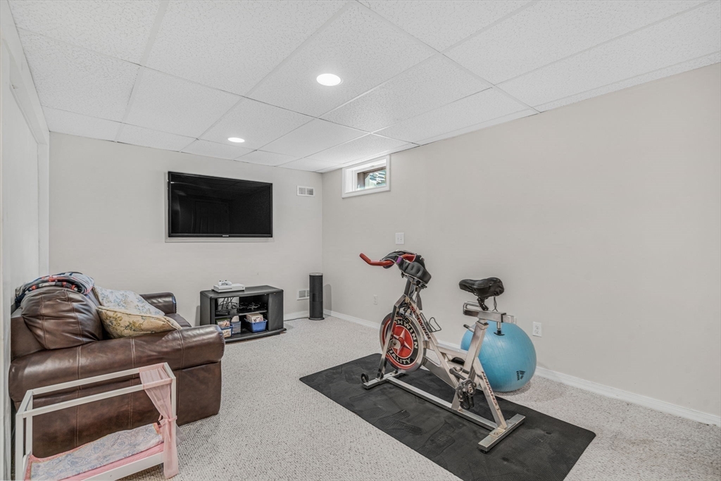89 Robert Rd