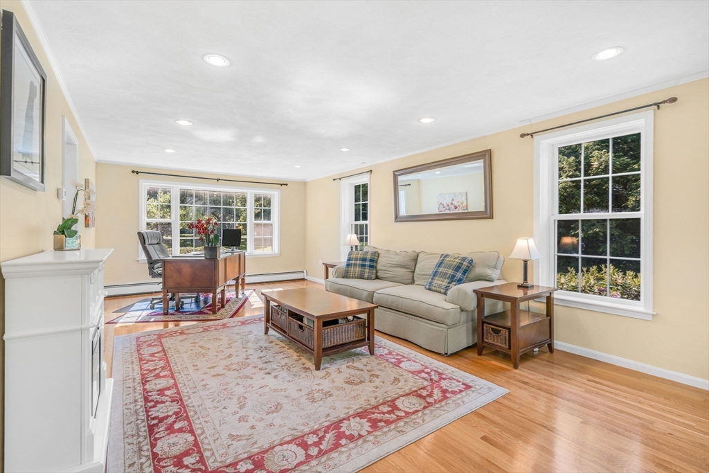89 Robert Rd