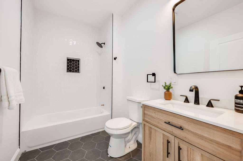 121 Florence Street # 2