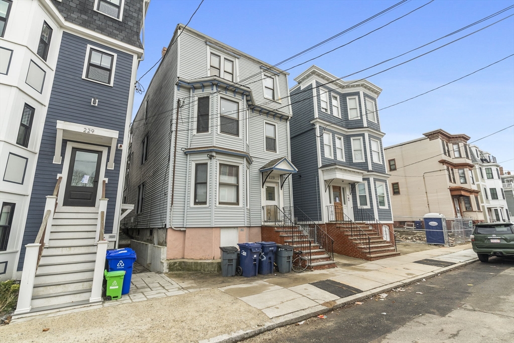 225 E Eagle St