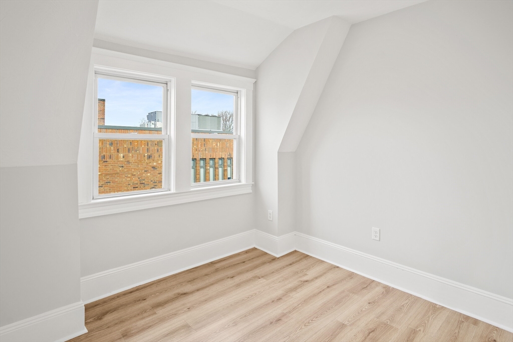 402 Neponset # 3L