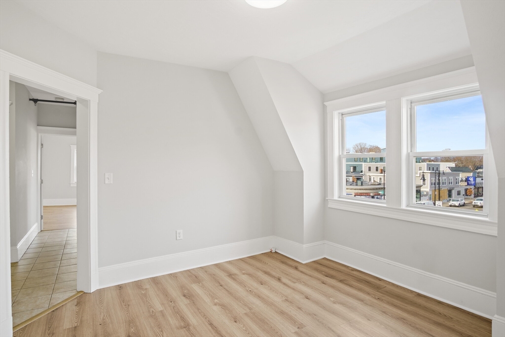 402 Neponset # 3L