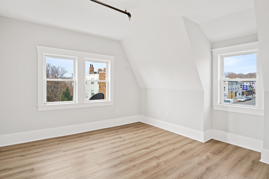 402 Neponset # 3L