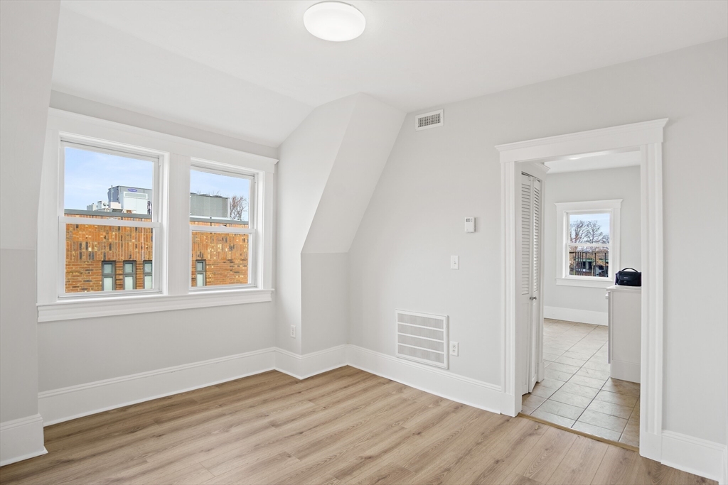 402 Neponset # 3L