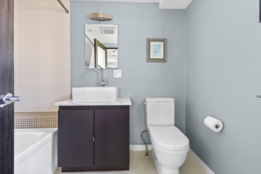 62 Grampian Way Unit: Furnished