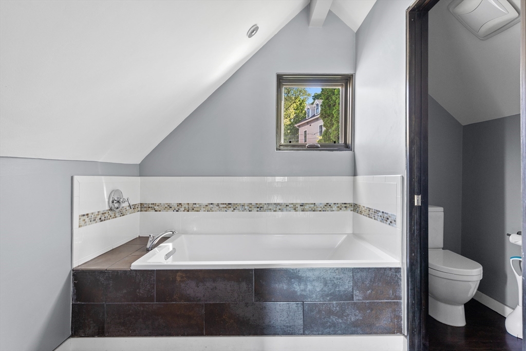 62 Grampian Way Unit: Furnished