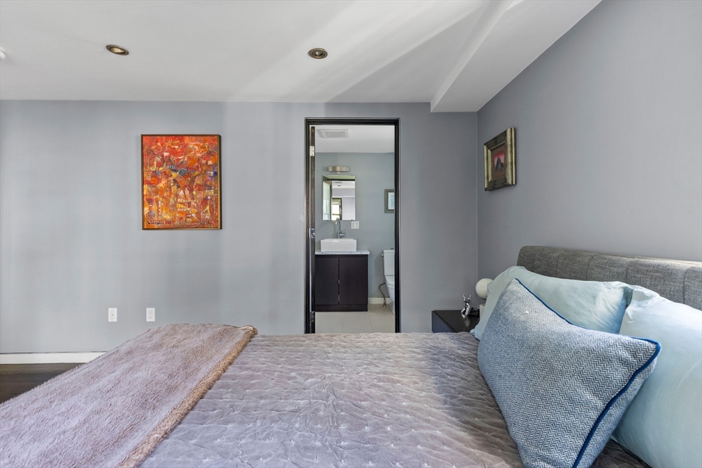 62 Grampian Way Unit: Furnished