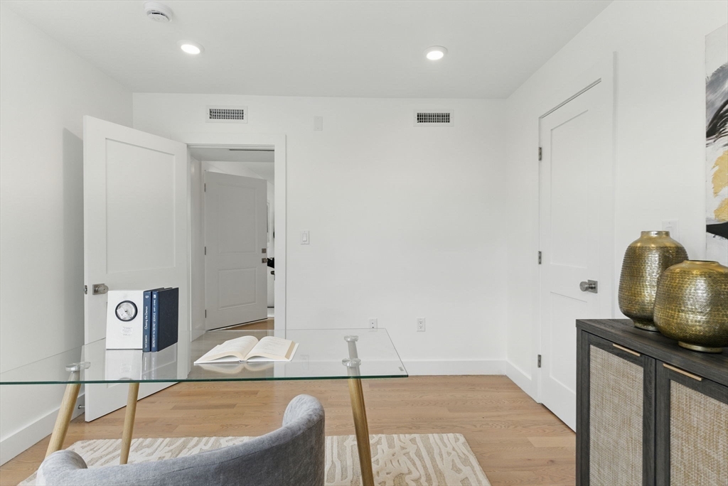 43-45 Wellington St # 2