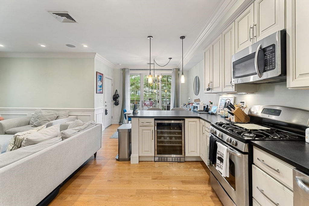 192 W 6th St # 2