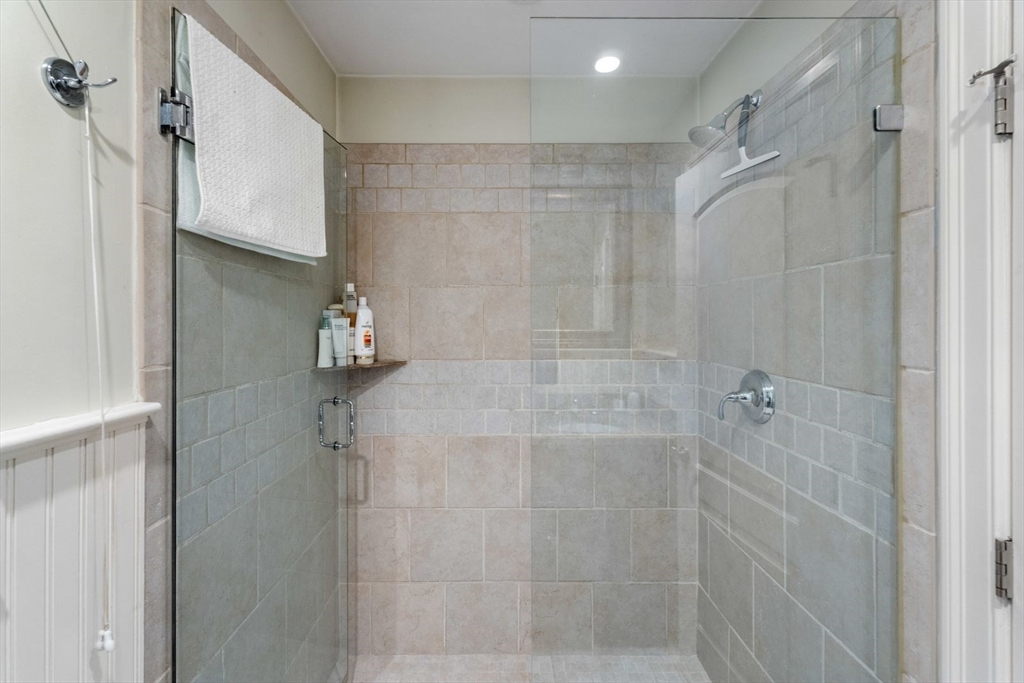 192 W 6th St # 2