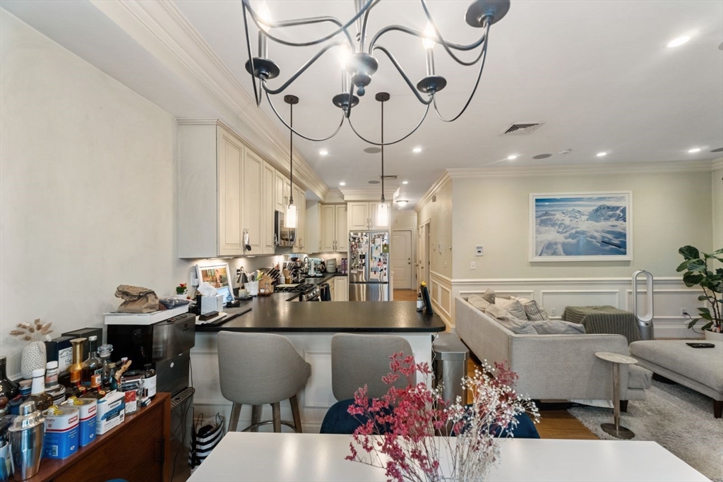 192 W 6th St # 2