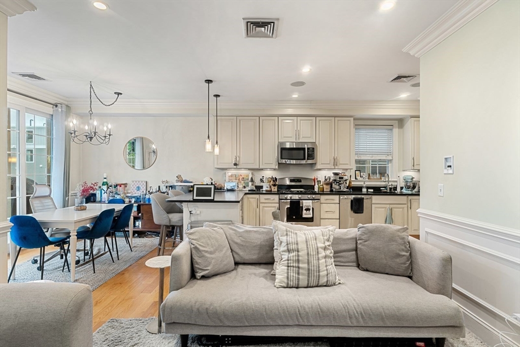 192 W 6th St # 2