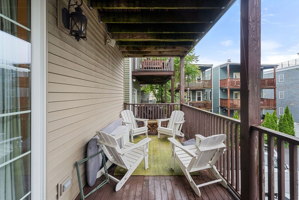 192 W 6th St # 2