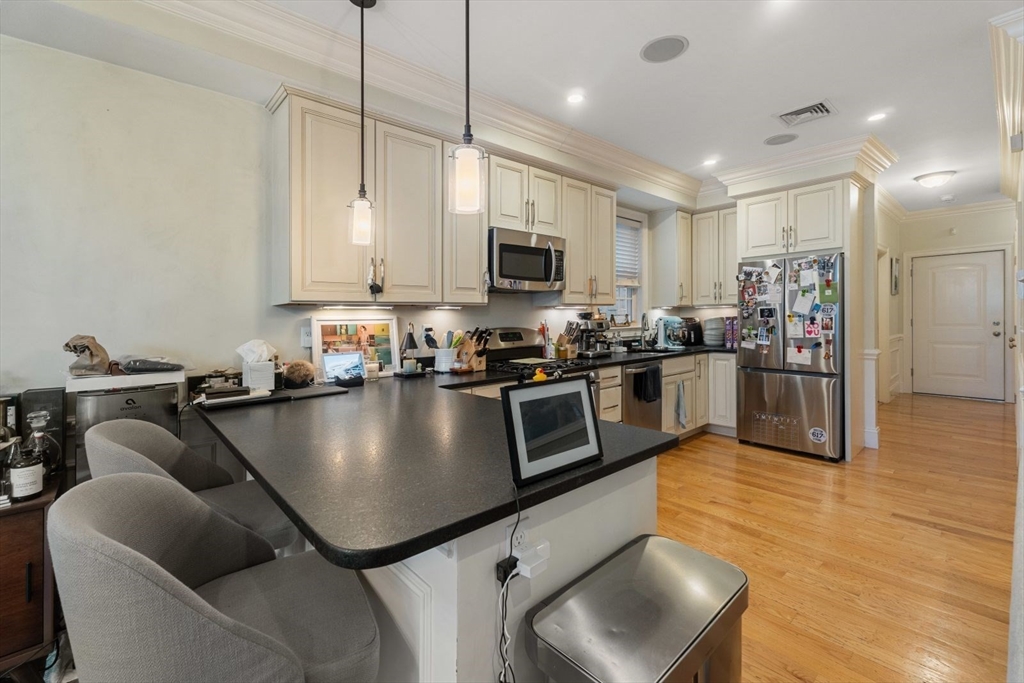 192 W 6th St # 2