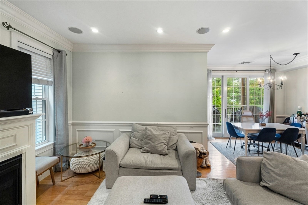 192 W 6th St # 2