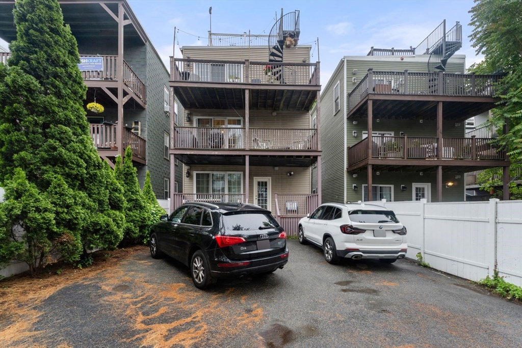192 W 6th St # 2