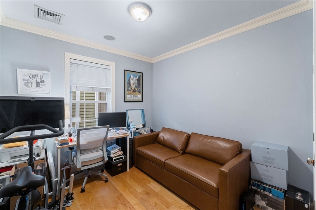 192 W 6th St # 2
