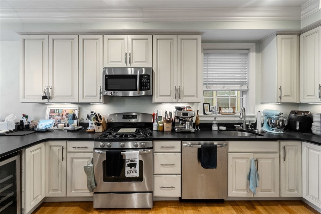 192 W 6th St # 2