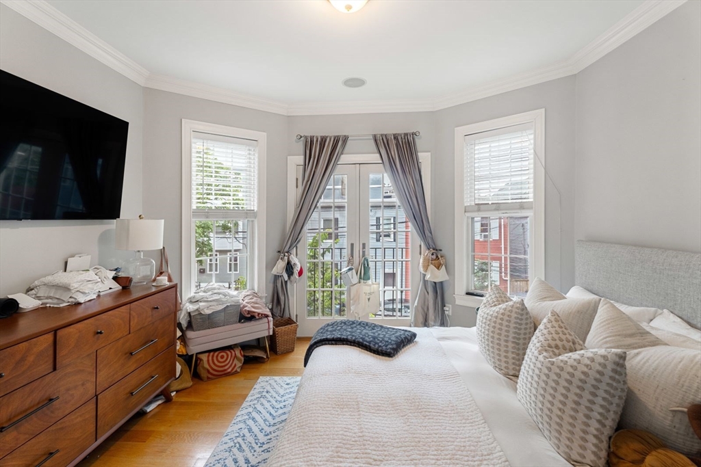 192 W 6th St # 2