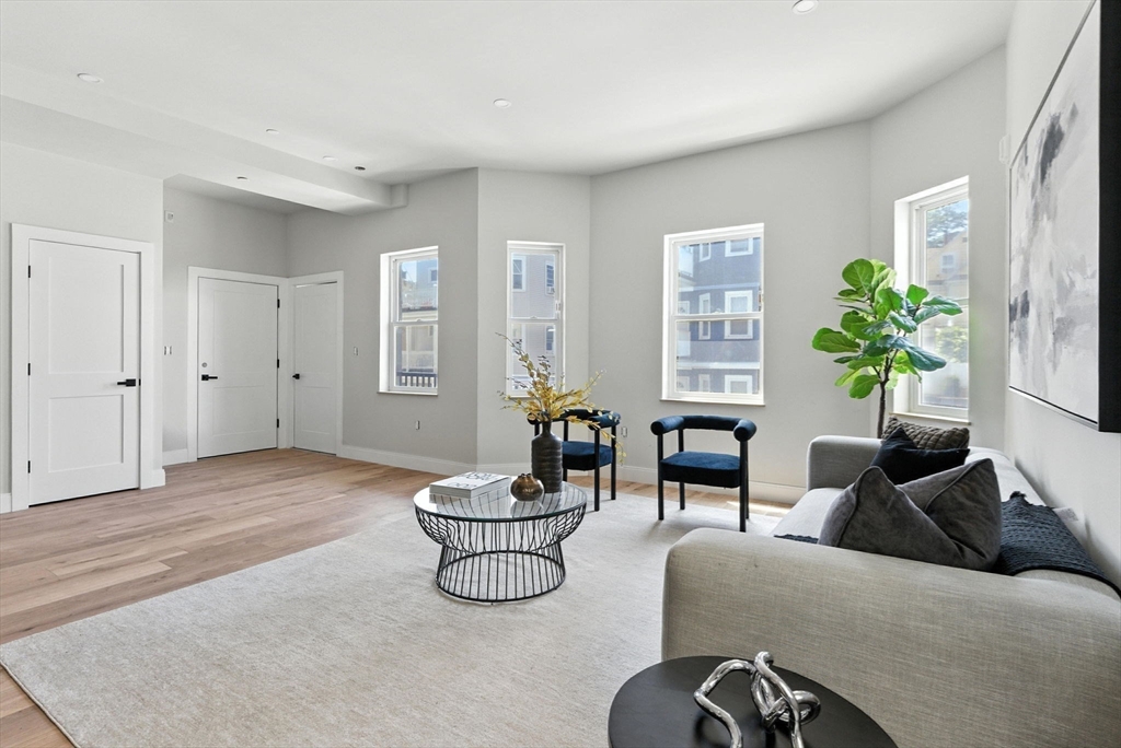 10 Woodford St # 3