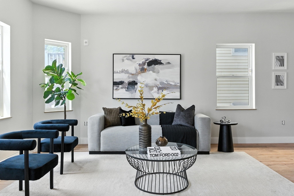 10 Woodford St # 3