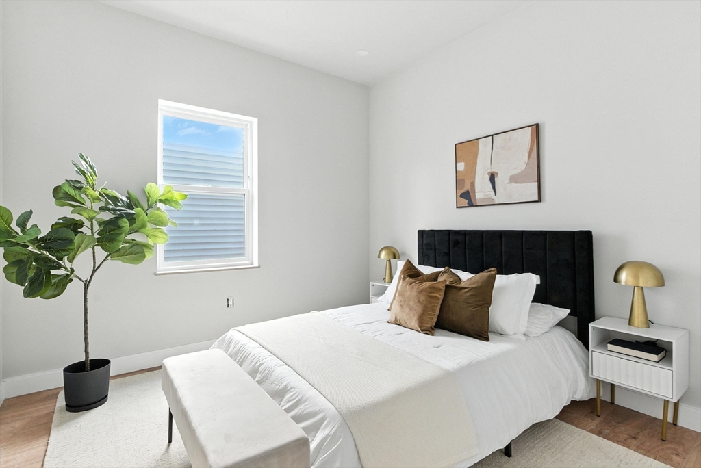 10 Woodford St # 3