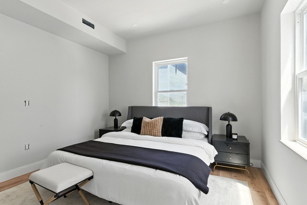 10 Woodford St # 3