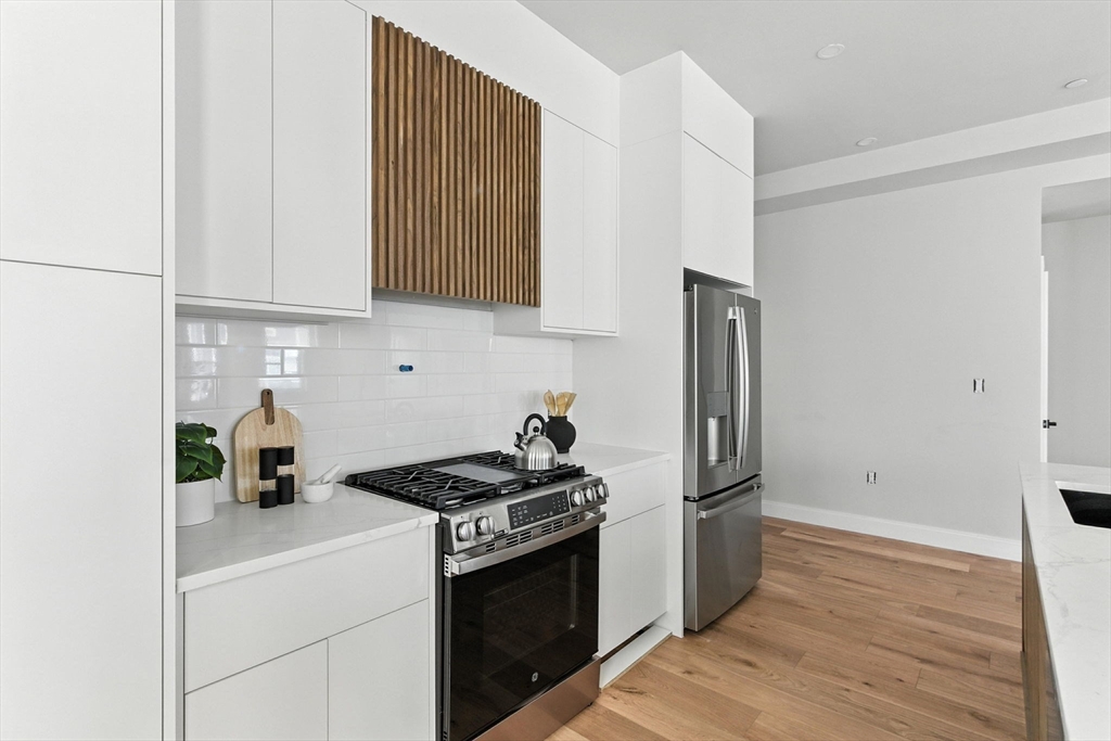 10 Woodford St # 3