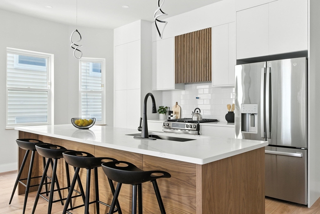 10 Woodford St # 3