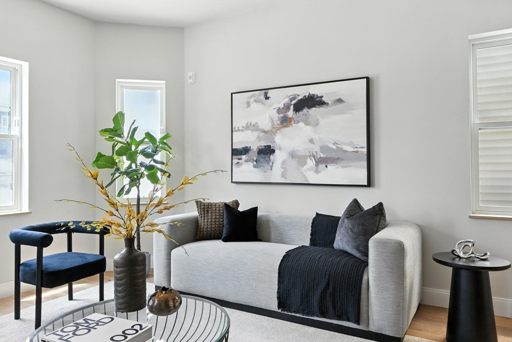 10 Woodford St # 3