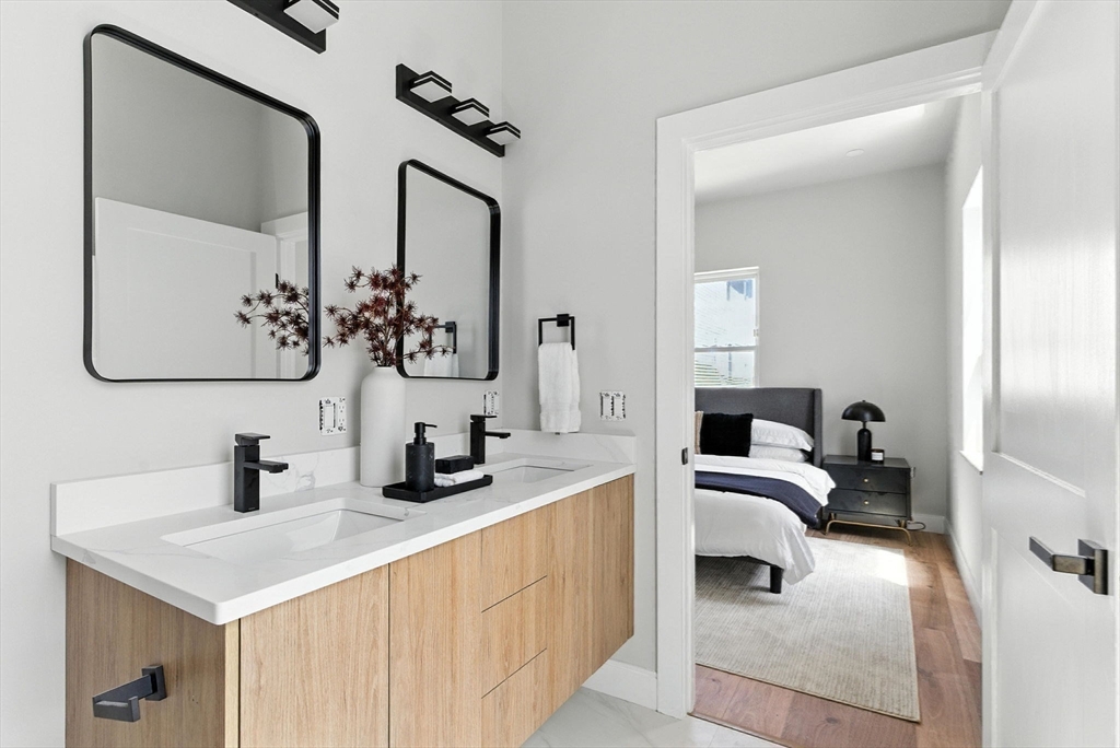 10 Woodford St # 3